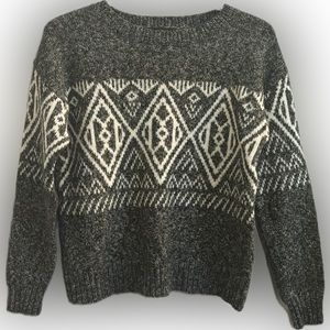 Like new stunning Jessica knitted grey sweater. Valentine’s Day